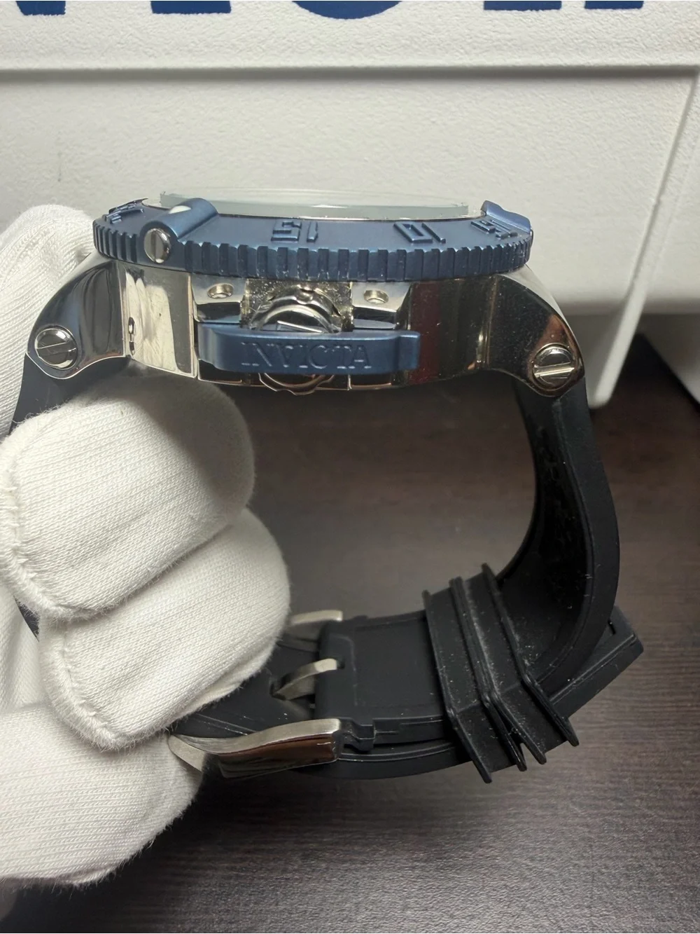 Invicta striking blue